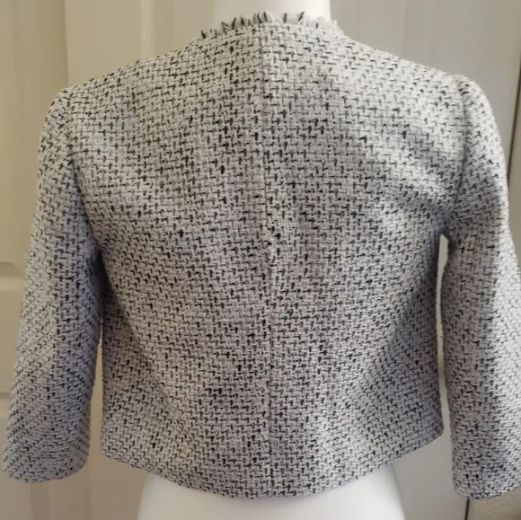 Sold @live Cropped Banana Republic Blazer - Picture 3 of 5